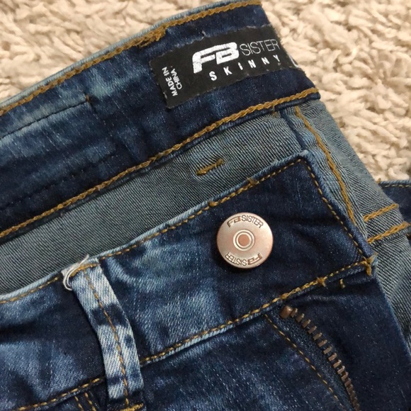 Distressed jeans - Picture 8 of 8